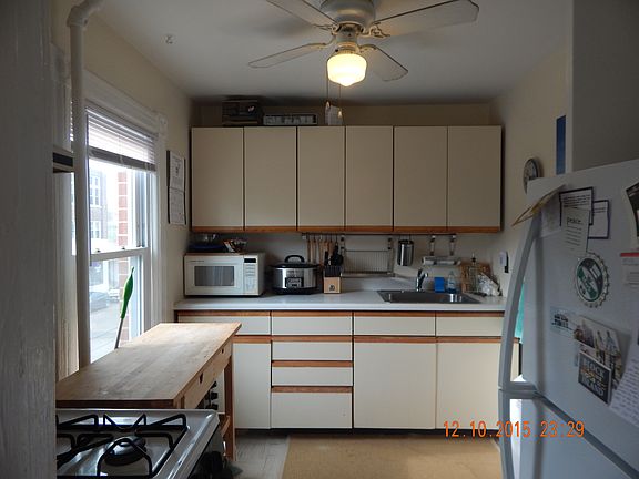 small eat in kitchen