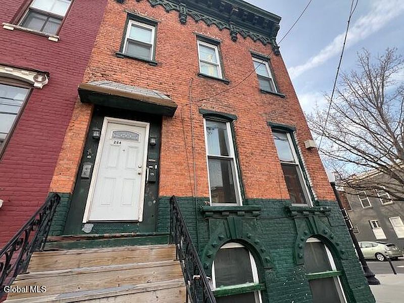2nd image of 284 Lark Street
