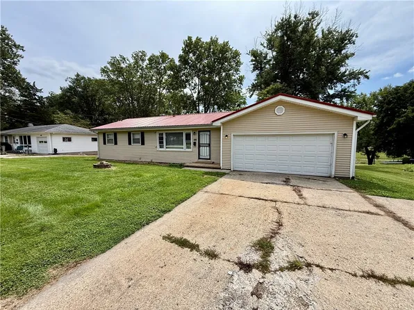 1483 W Greendell Dr, Decatur, IL 62526