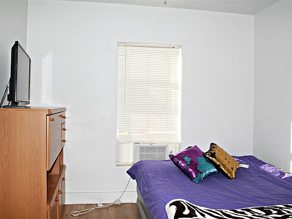 5th image of 805 N Washington Ave