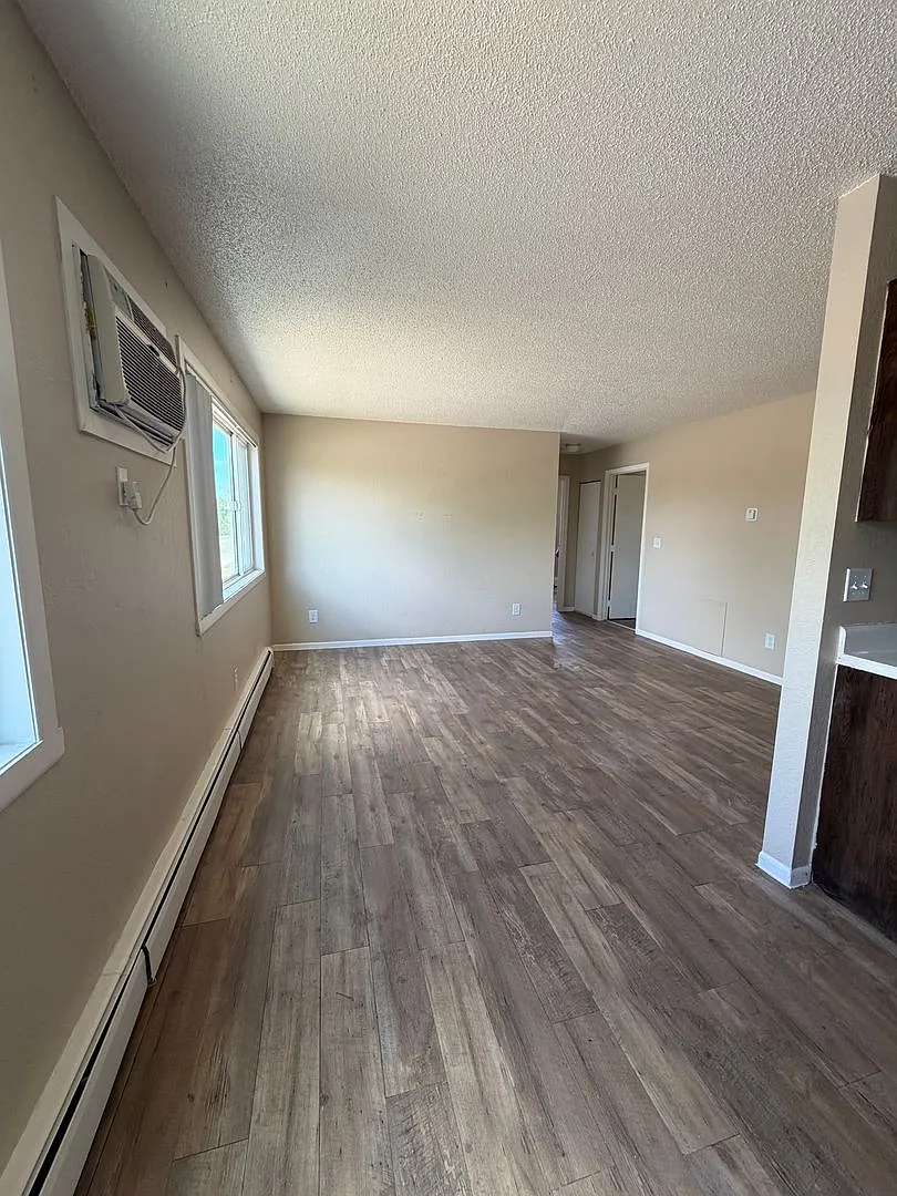 West Park Manor — Photo 1