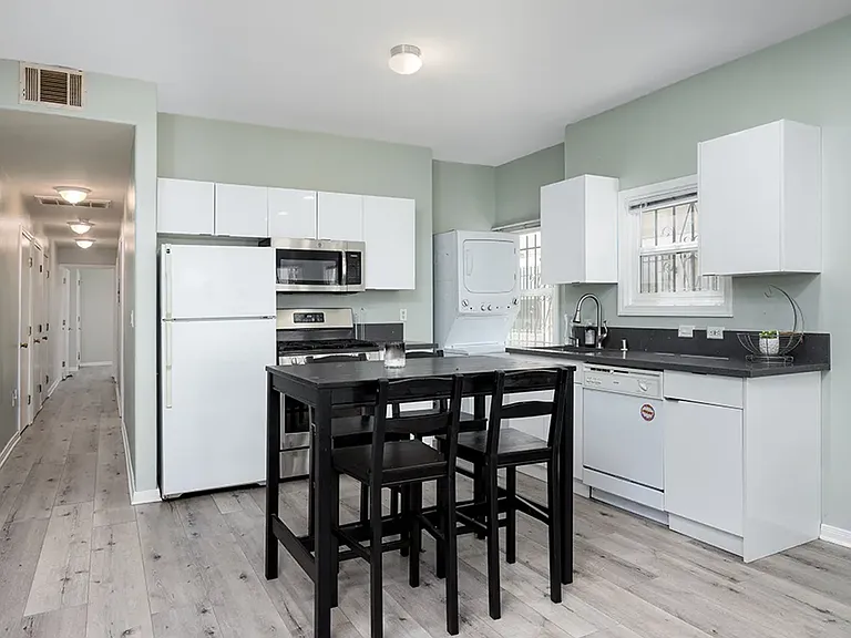 1220 W 27th St — Photo 5