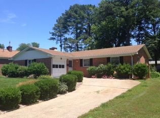 22 Wakefield Rd, Newport News, VA 23606
