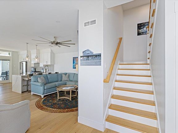3rd image of 220 N End Blvd #1