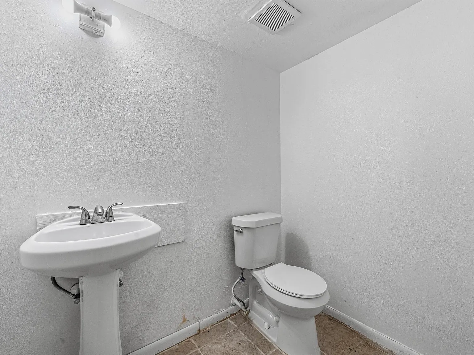 2 bed, 1.5 bath, 1024 sqft, $1,000 — Photo 3