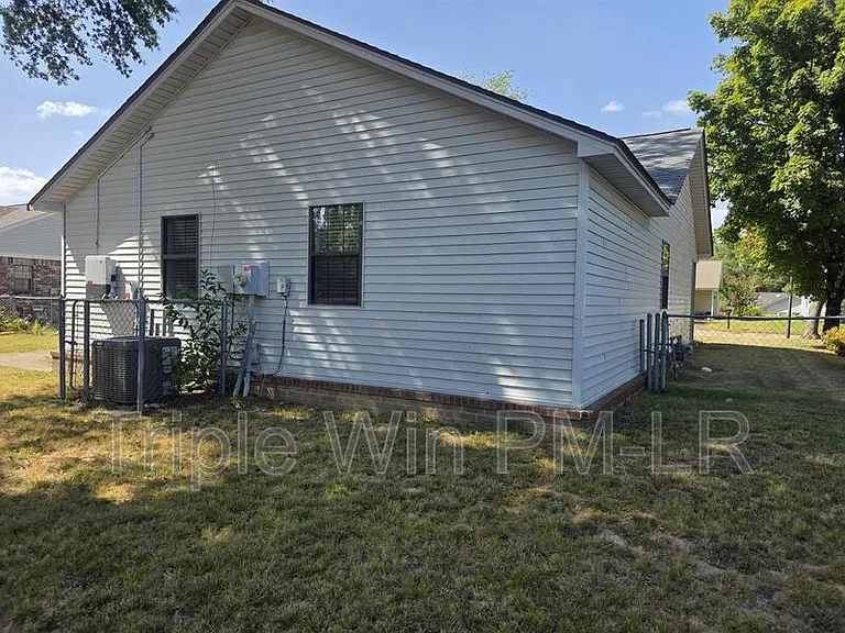 113 Northfield Dr — Photo 7