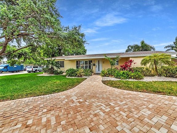 5th image of 901 NE 25th Avenue