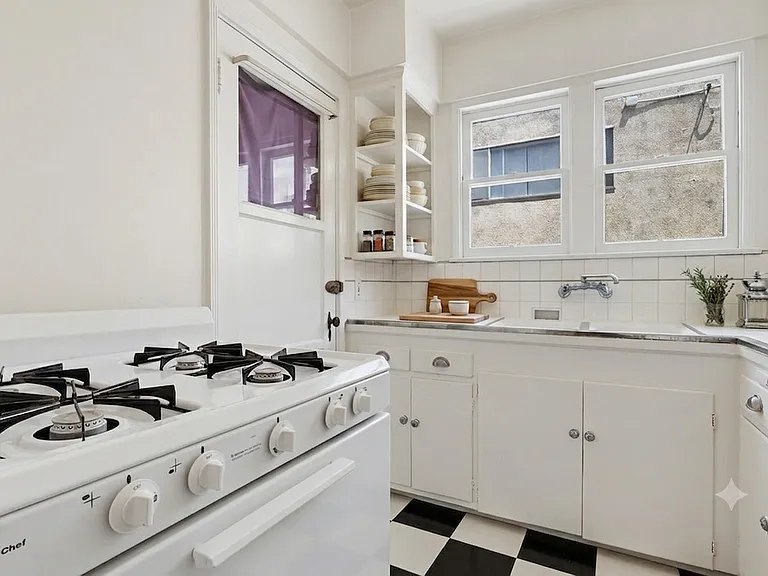 455 N Hayworth Ave — Photo 23