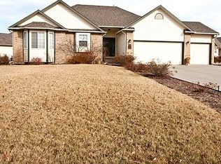 2118 S Stoneybrook Ct, Wichita, KS 67207