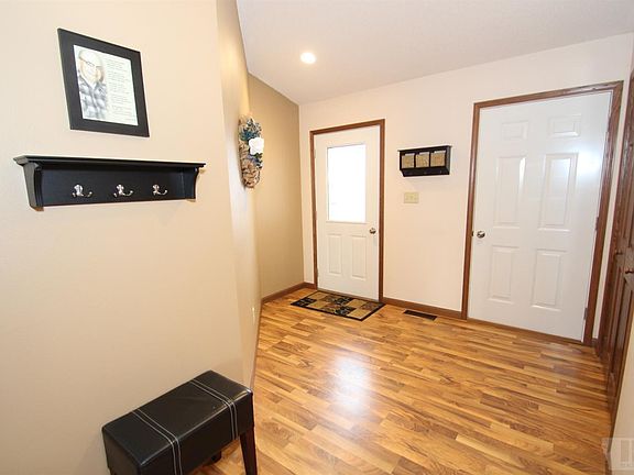 2nd image of 19 Plaza Dr