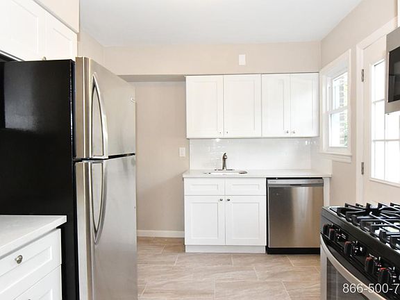 3rd image of 1409 Plaza Ave