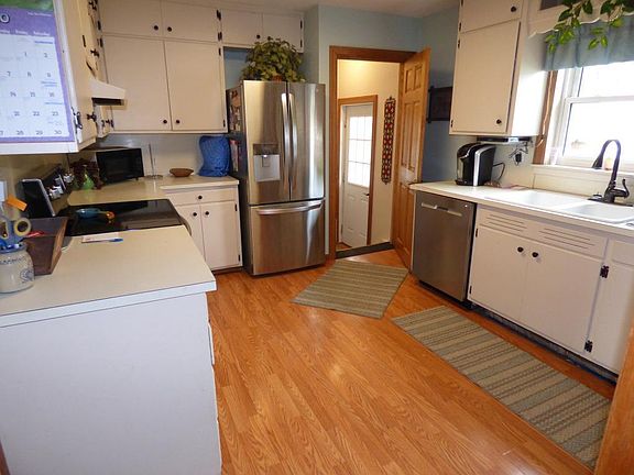 2nd image of 136 3rd St SW