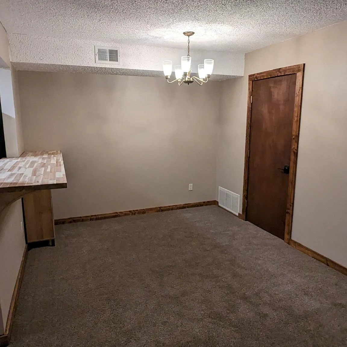 2 bed, 852 sqft, $1,780 — Photo 2