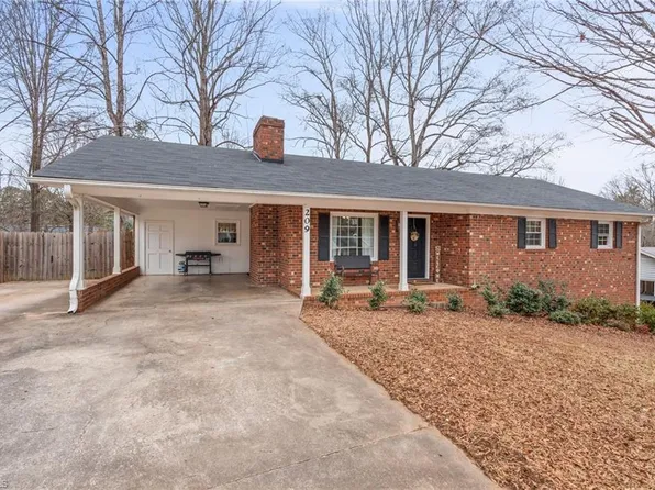 209 Sharon Ln, Randleman, NC 27317