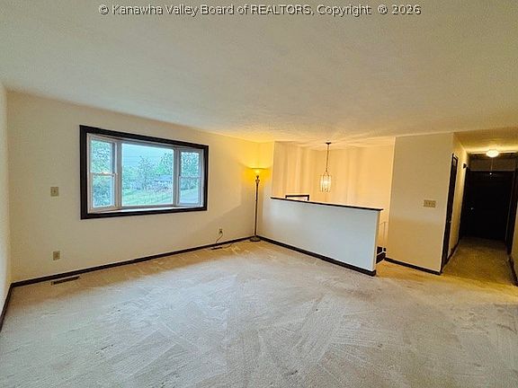 4th image of 3 Woodbury Cir