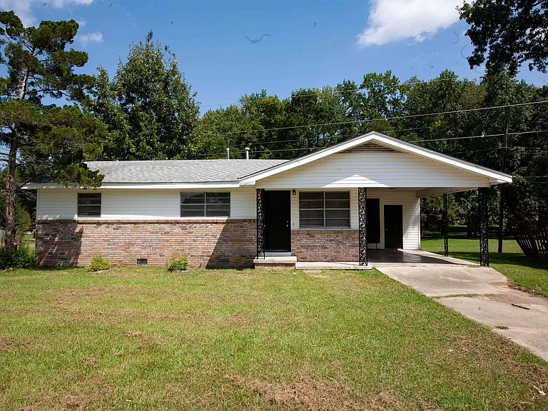 1401 Rebel Dr — Photo 1