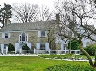 22000 McCauley Rd, Shaker Heights, OH 44122