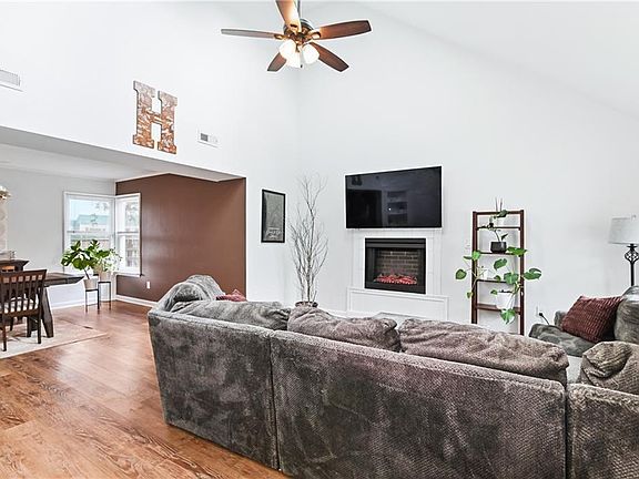 2nd image of 1516 Newport Cir