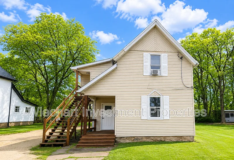 2 bed, 1.0 bath, $895 — Photo 1