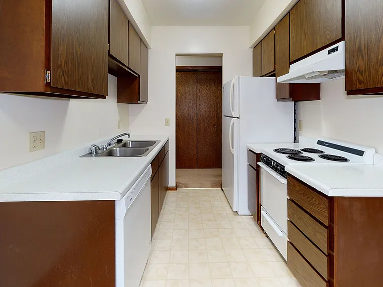 Cedar Arms Apartments — Photo 2