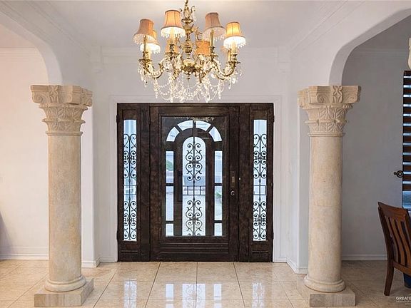 3rd image of 1605 Trinity St