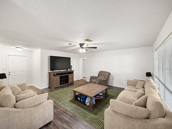 5th image of 201 Pine Rd