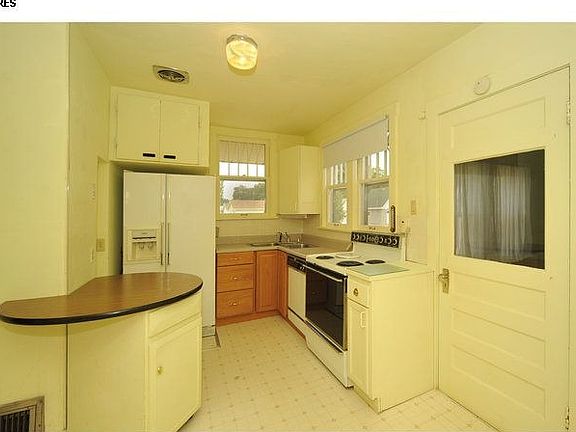 3rd image of 31 Park Ave