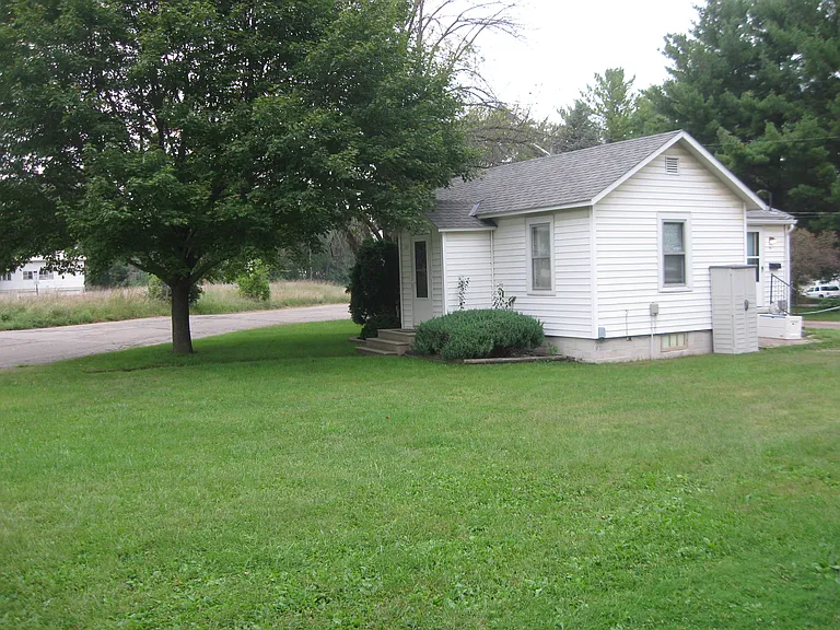 209 Linden Ave — Photo 1