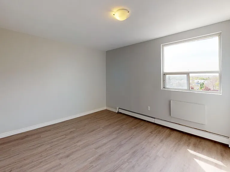 470 Dundas St — Photo 36