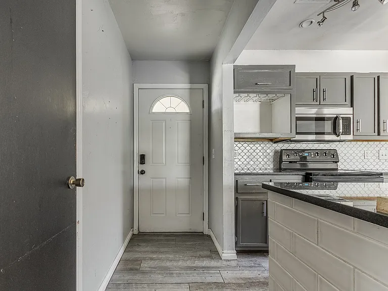 105 Paul Ave — Photo 27