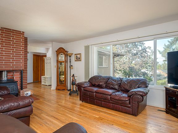 3rd image of 620 Judson St SE