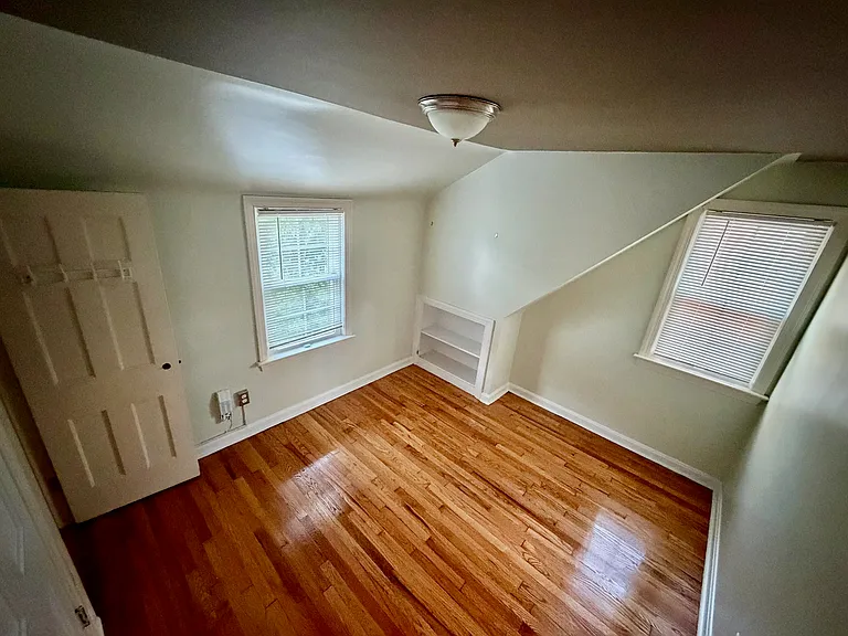 1561 Maywood Rd — Photo 13