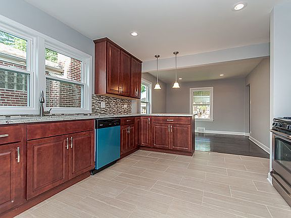 2nd image of 10937 S Parnell Ave