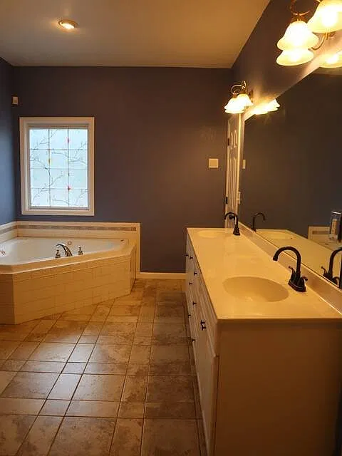 1130 Williams Bridge Rd — Photo 4