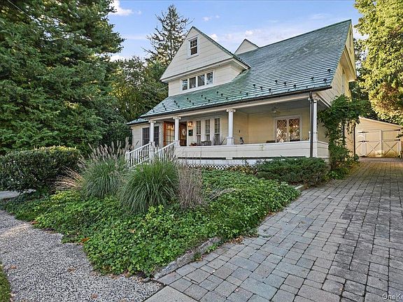 3rd image of 20 5th Avenue