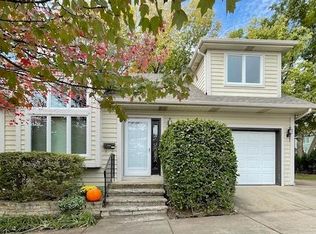 215 S Ewing St, Naperville, IL 60540