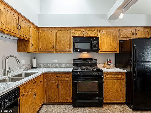 5th image of 8953 Clearview Dr