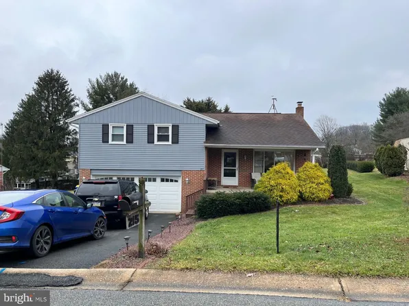 215 Denton Dr, Dallastown, PA 17313