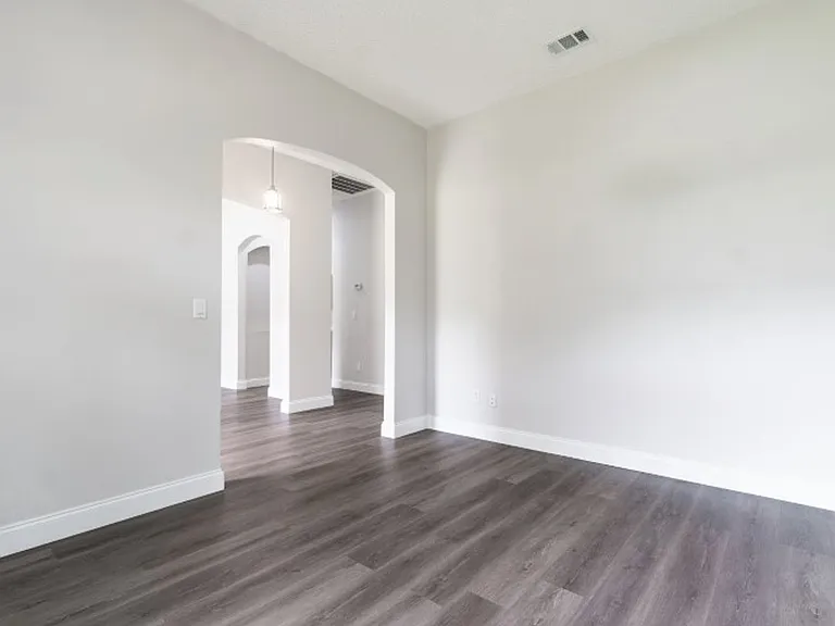 557 Grand Parke Dr — Photo 4