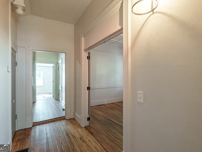 243 Boulevard #B — Photo 8