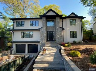 130 Newcomb Rd, Tenafly, NJ 07670