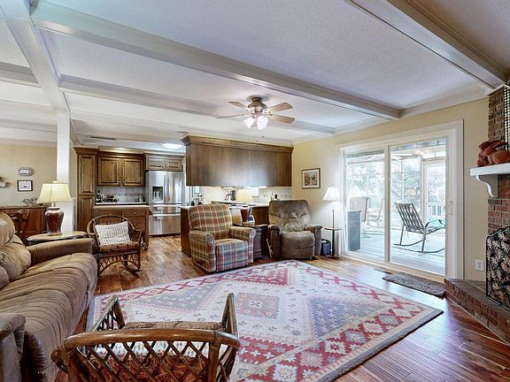 4th image of 223 Circle Dr