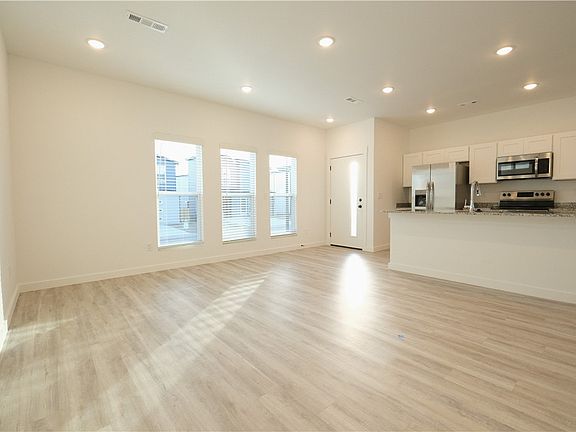 5th image of 721 Saint Charles Pl