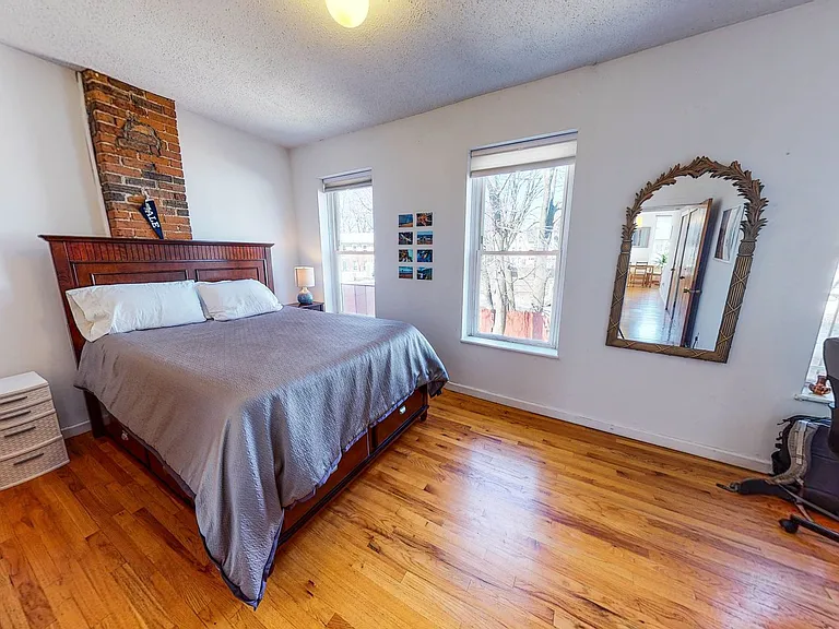 924 State St #1 — Photo 9
