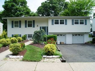 9 Merker Dr, Edison, NJ 08837