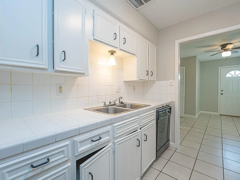 8124 Beech Cove Ln — Photo 7