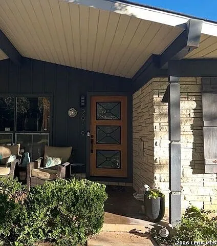 3 bed, 2.0 bath, 2200 sqft, $2,495 — Photo 2