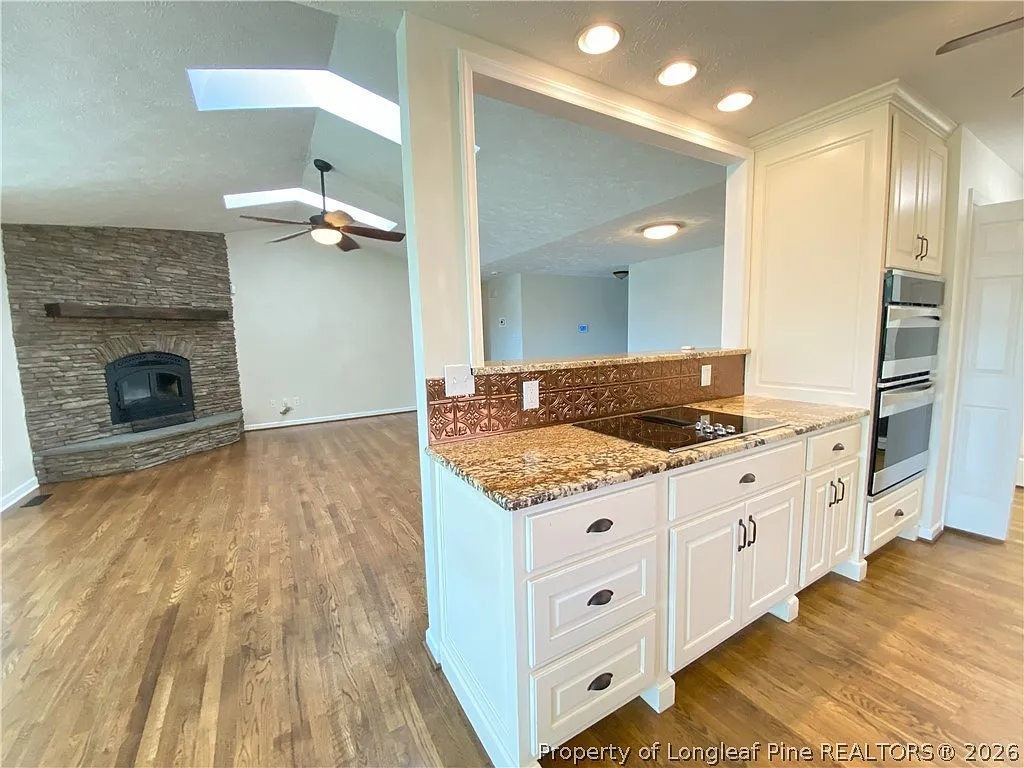 3 bed, 2.0 bath, 1768 sqft, $2,100 — Photo 3