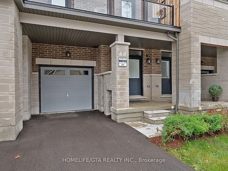 7 Holyrood Cres — Photo 3