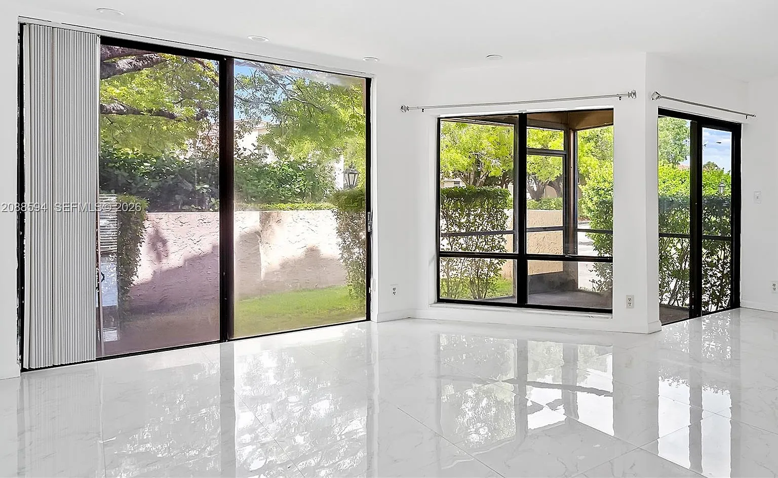 Maplewood Townhouses Cond — Photo 1
